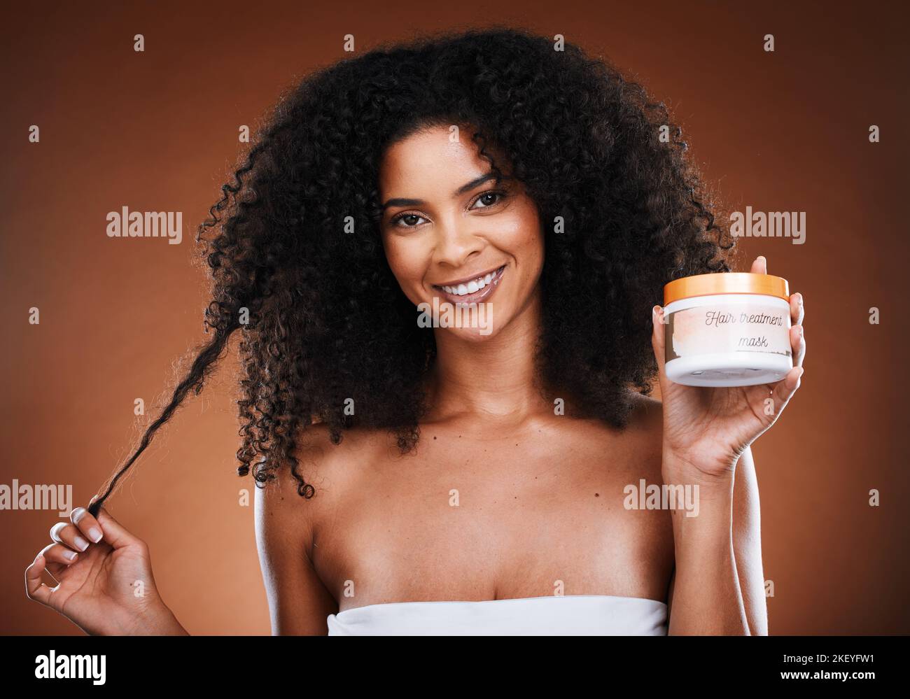 Je conçois des affiches publicitaires pour produit cosmétique et styliste.