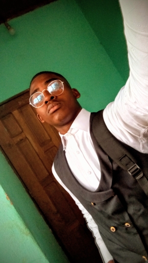 Begin Fernand ALOUKA MBEKE.