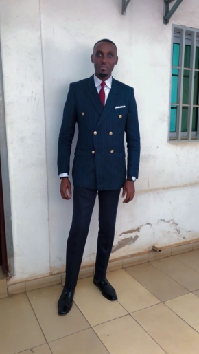 Junior Armel ESSENGUE.